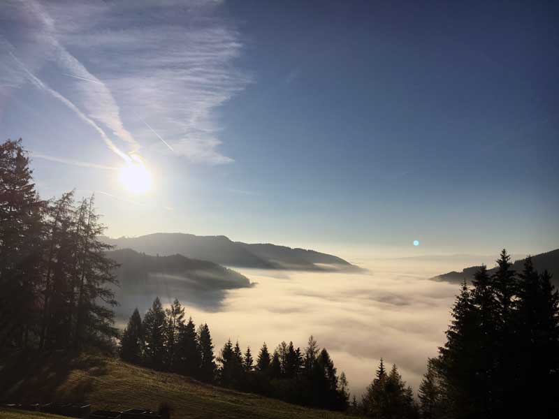 Sonnenaufgang - unten im Tal liegt der Nebel und bei uns ist schon das schönste Wetter Sonnenaufgang - unten im Tal liegt der Nebel und bei uns ist schon das schönste Wetter